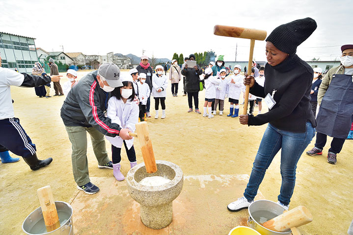 御薗宇小とんど・餅つき