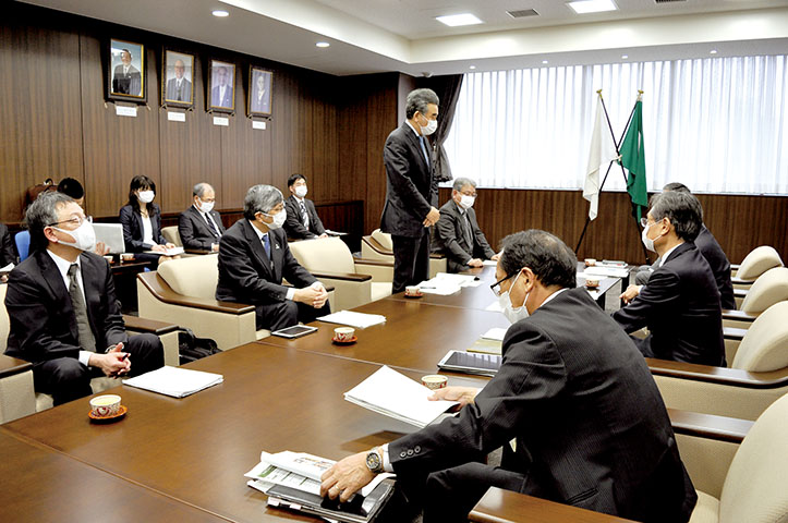 ４大学長が市長と懇談