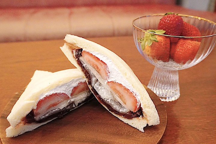 フレスコサンドカフェ_苺大福サンド1