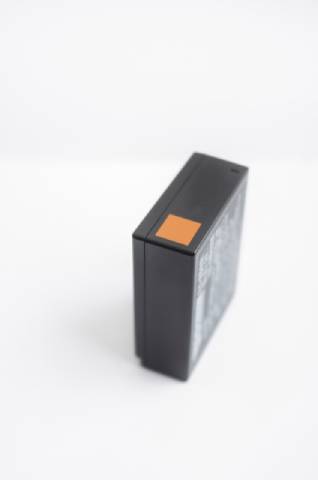 小型充電式電池