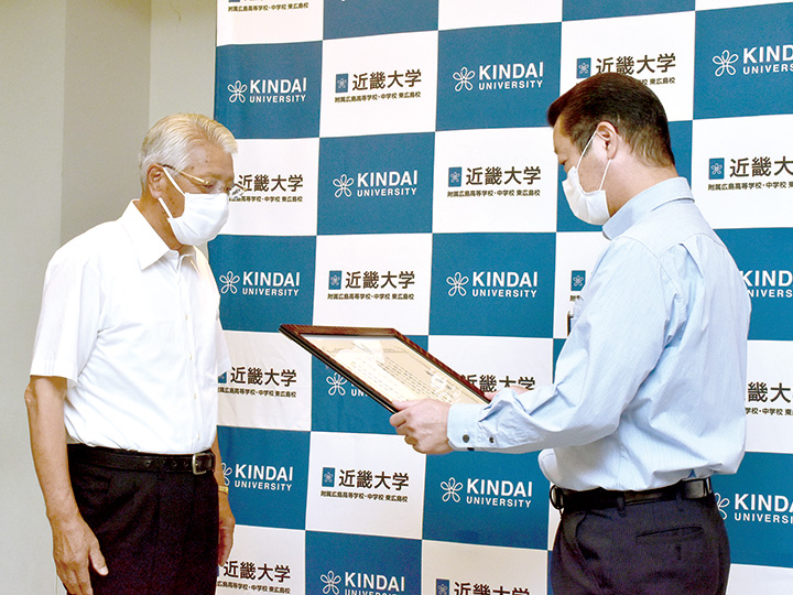 西高屋駅で生徒の安全守り20年