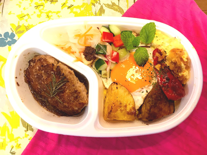 けさランぱさランのハンバーグコーラソースかけ2