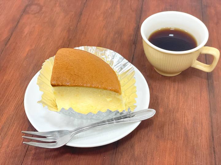 アドマーニのスフレチーズケーキアイキャッチ暗