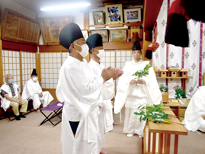 新宮神社で御神体の遷座祭