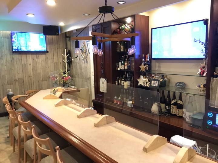 莉月りつき店内