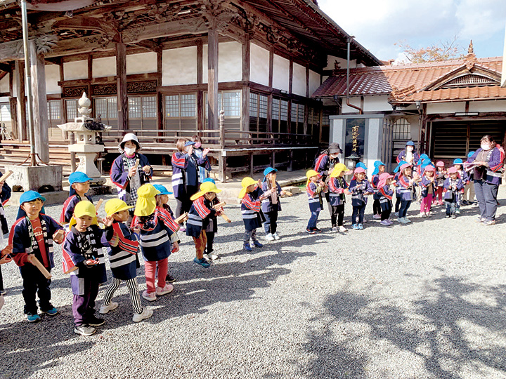 防火を呼び掛ける園児