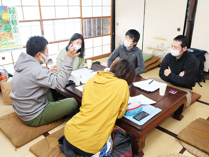 企画したイベントの成果や課題などを発表する受講生（撮影・山北）