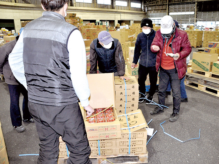 東広島流通センターで行われる競り（撮影・日川）
