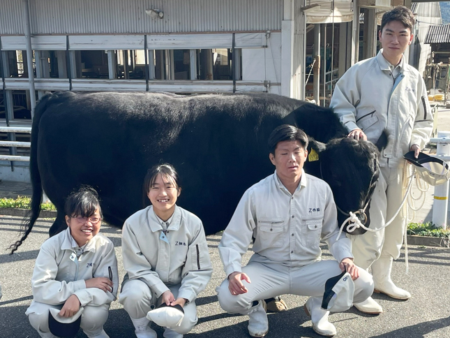 西条農業高校生徒と和牛
