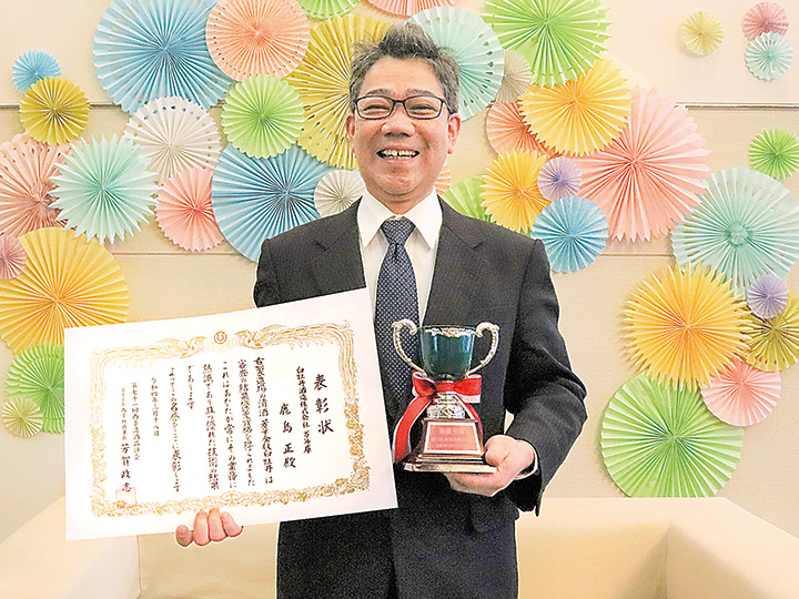 最優秀の蔵の杜氏として表彰された白牡丹酒造の鹿島正さん（撮影・山北）