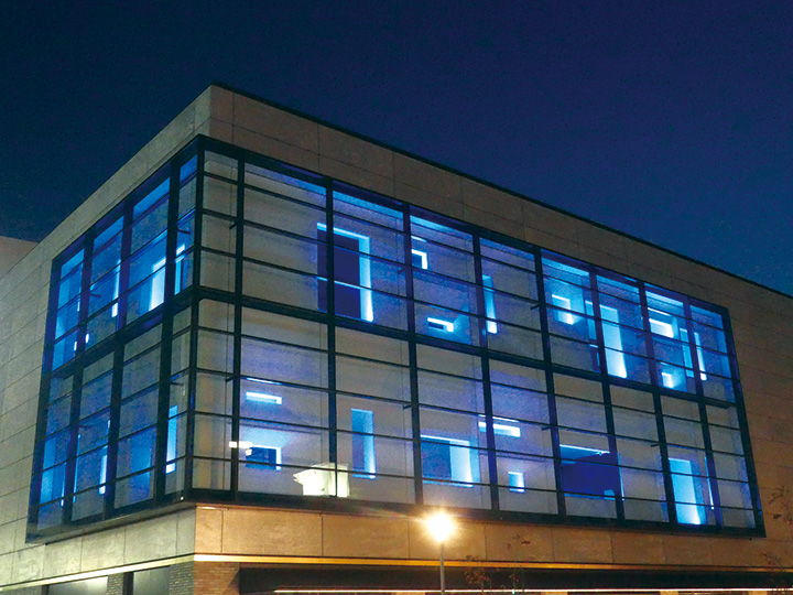 ウクライナ支援のブルー