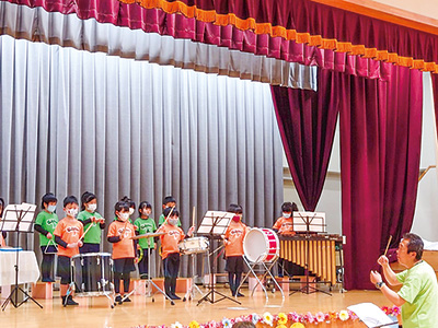 園児が踊りや合奏を披露　オーエヌ第一保育園