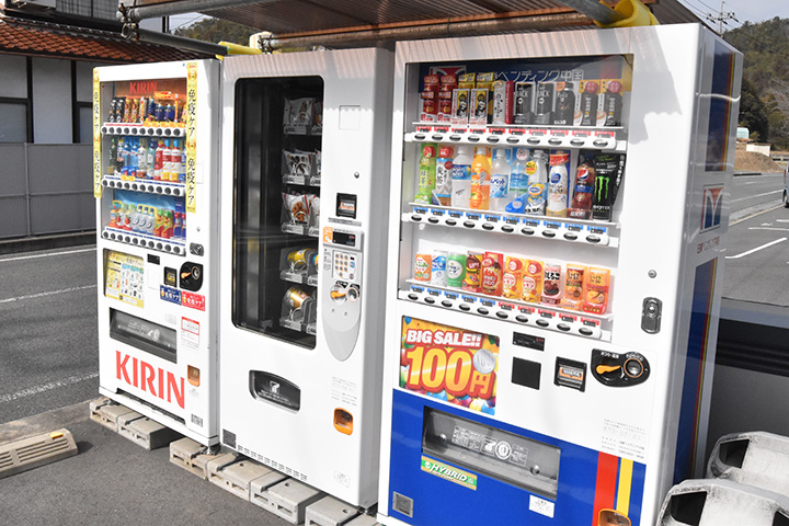 東広島市西条田口にあるお菓子の自動販売機