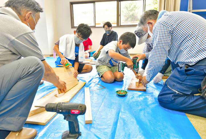 家族で木工にチャレンジ
