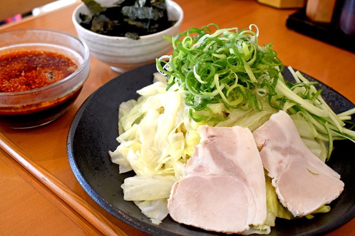 辛部の定番つけ麺のストレート麺