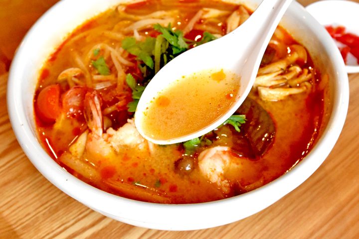タイの唐辛子を使用したスープ