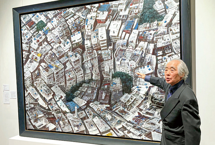 作品の解説をする難波さん(撮影・林)