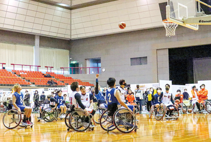 メインアリーナで行われた「広島Rise（ライズ）」と広島国際大の試合（撮影・山北）