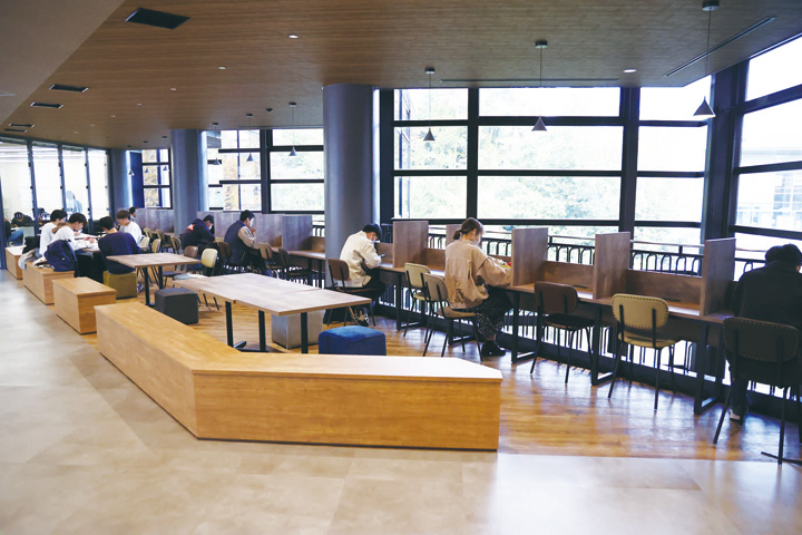学生生活を楽しく過ごせるように、と整備した「学生の憩いの場」