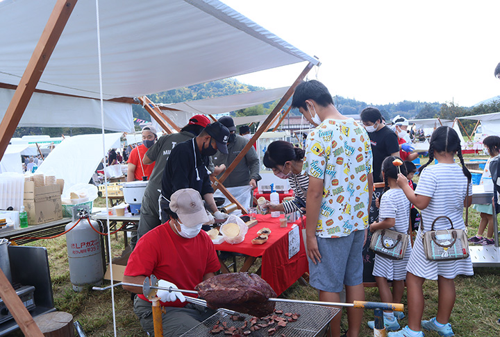 産直市「セントルマルシェ」3300人