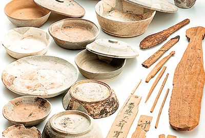 国の重要文化財に指定された安芸国分寺跡土坑出土品（提供・東広島市教育委員会）