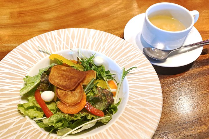 cafe bar THE EARTHのランチ