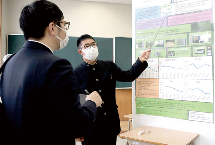 サミットと同時開催された研究成果ポスター発表（撮影・山北）