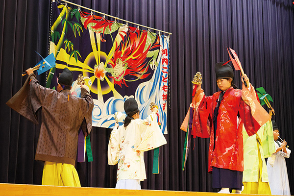 河内小学校の「河内子ども神楽」