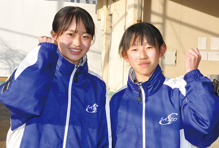 全日本中学校陸上選手権、全国中学校駅伝出場を次の大きな目標に掲げる藤井さん（左）と三宅さん（撮影・日川）