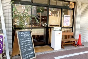 230316coffee153つぶのまめ店頭