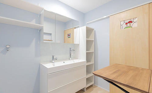 シンプルかつスタイリッシュな洗面所