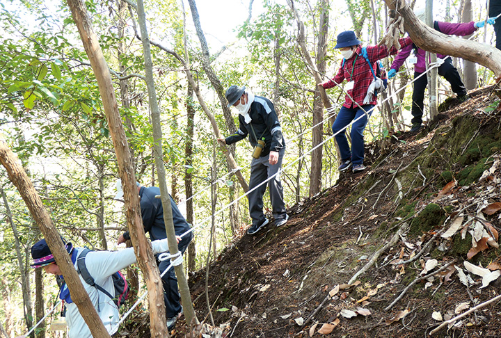 傾斜40度を下る