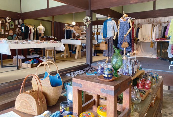ししゅうと暮らしのお店 店内