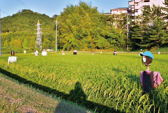 山田の中の一本足のかかし