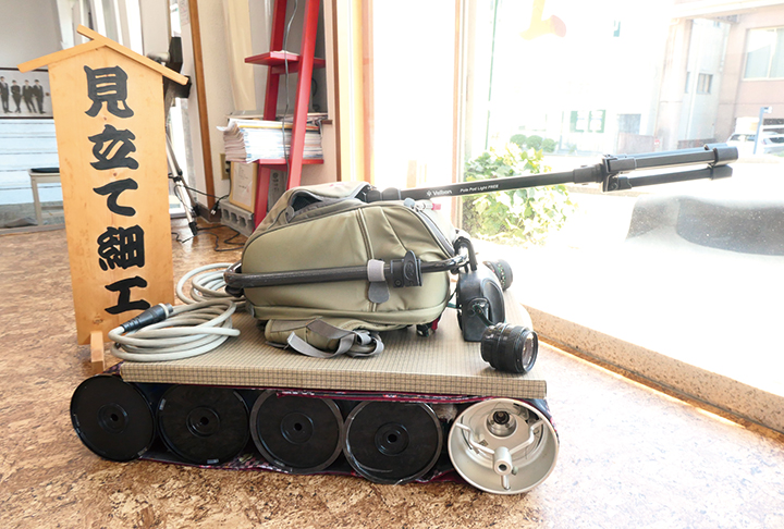 戦争終息を願う見立て細工展