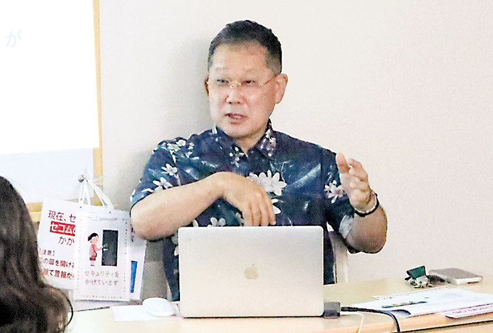 講演する河野院長（撮影・山北）