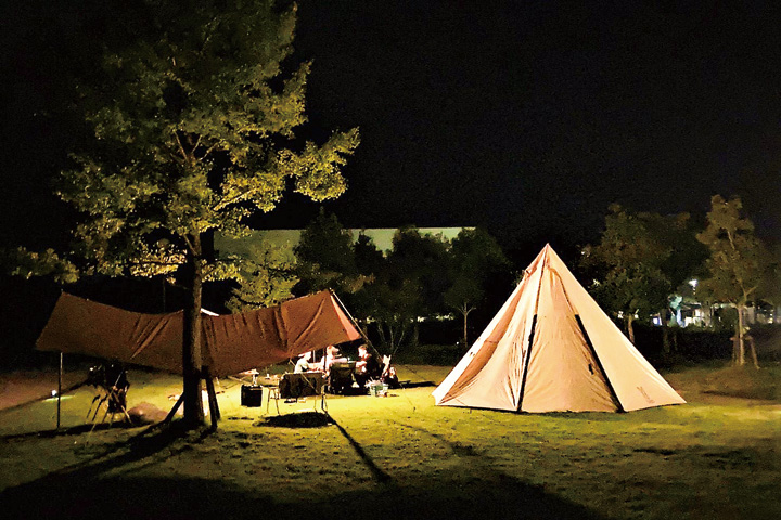 宿泊キャンプサイトは7区画。夜空に広がる満天の星を眺められる