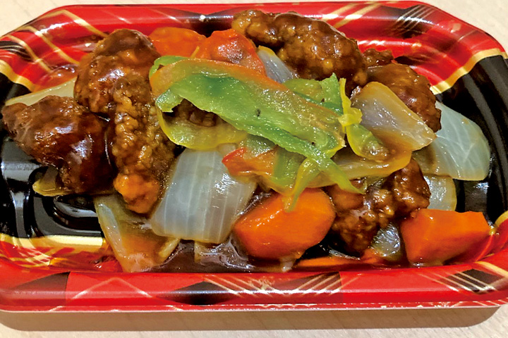 「黒酢香る 彩り野菜の酢豚」100㌘当たり 214円