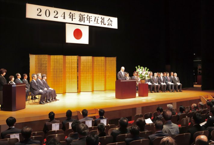 東広島商議所 370人出席 新年互例会