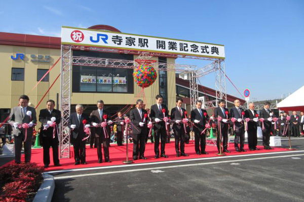 JR寺家駅（2017年）