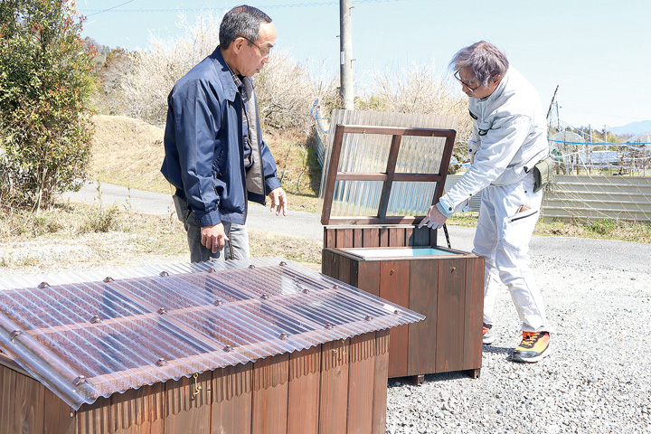 共同製造したキエーロの説明する重光代表(左)と田中代表(撮影・山北)