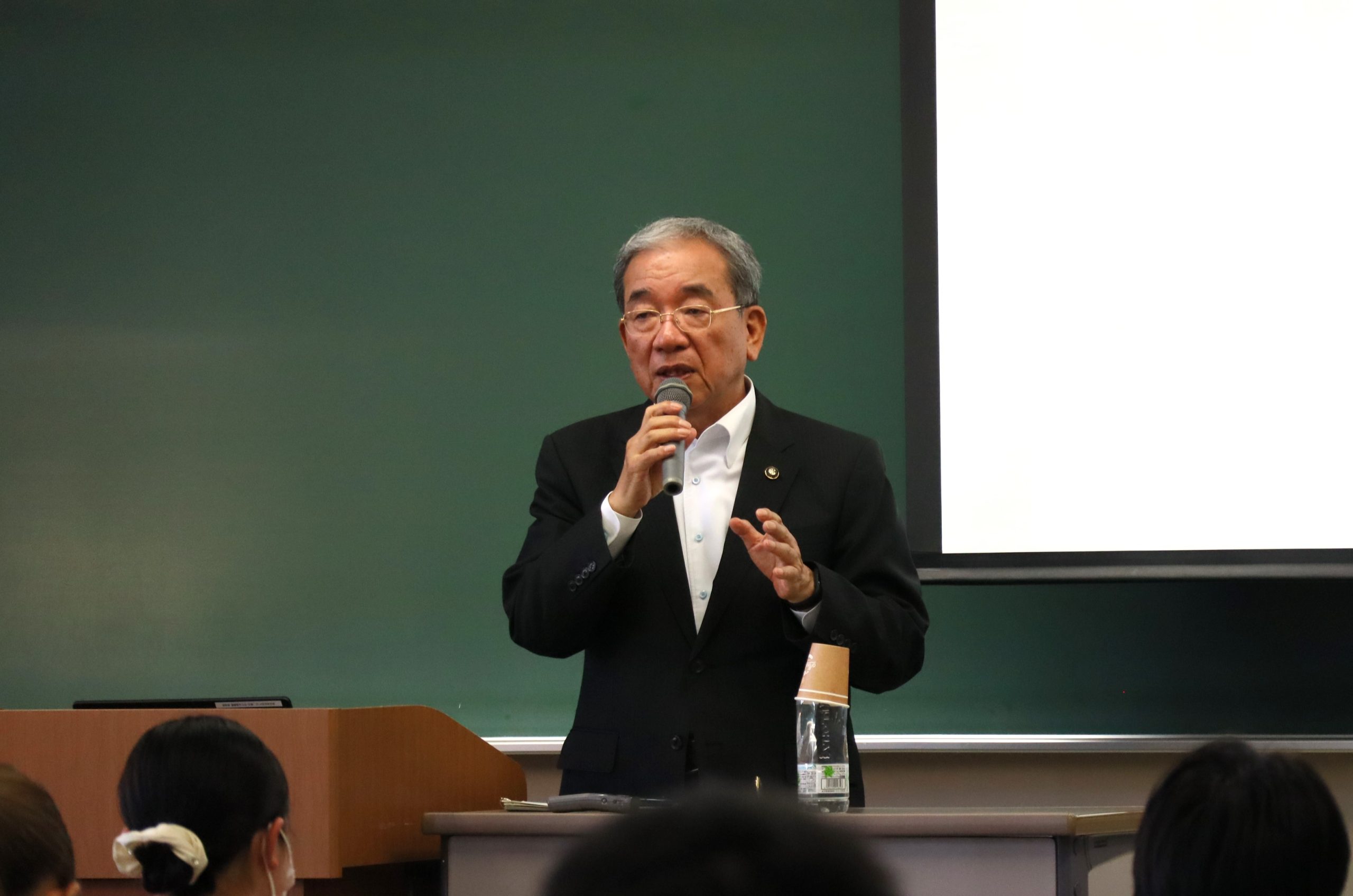高垣広徳市長が特別講義
