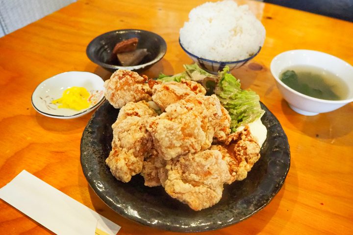 焼肉沖田屋の唐揚げ定食