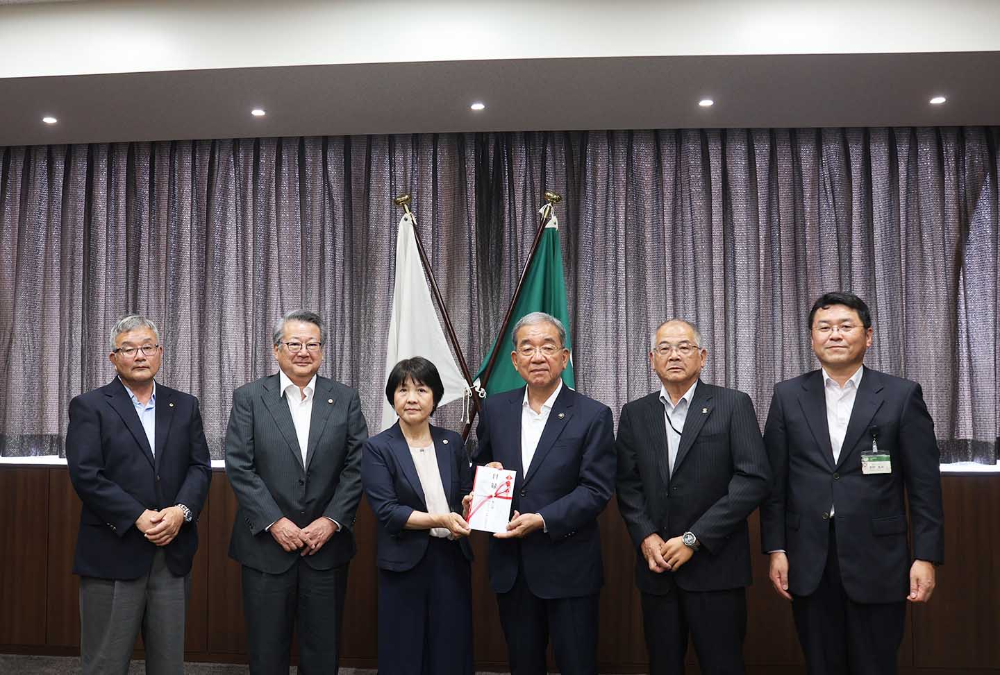 東広島WLCが東広島市に窓口サービス用封筒を寄付