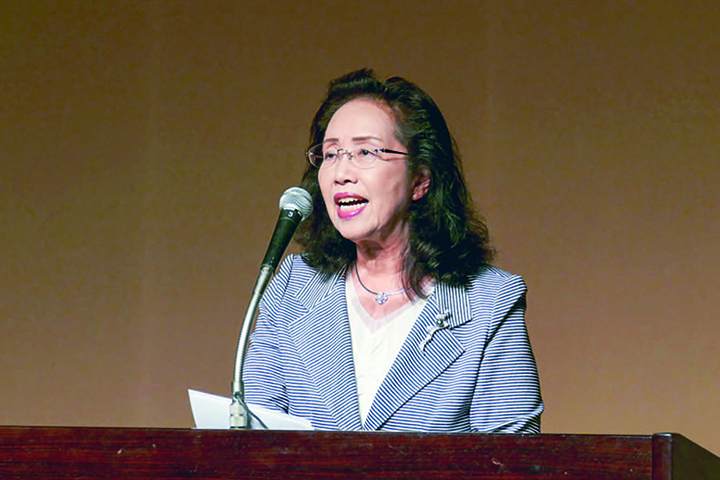 開講式で挨拶する久次さん