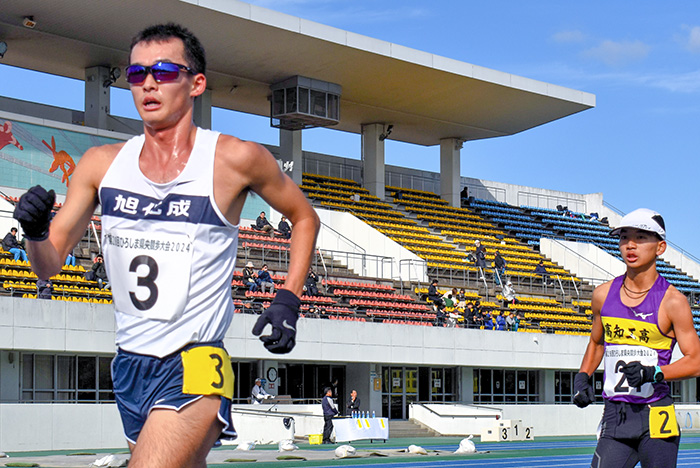 男子一般5000㍍に出場し優勝した旭化成の川野選手(左)