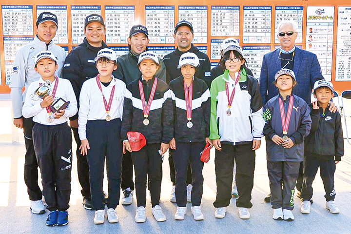 大会終了後の東西条小選手と関係者