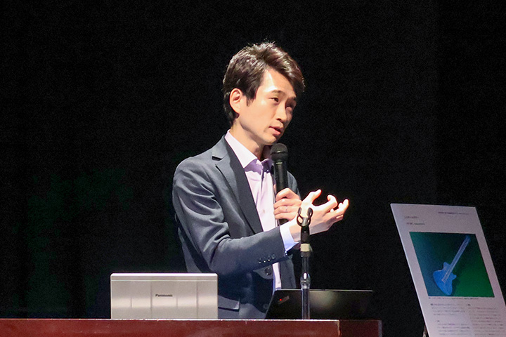 講演する舘教授（撮影・𦚰）