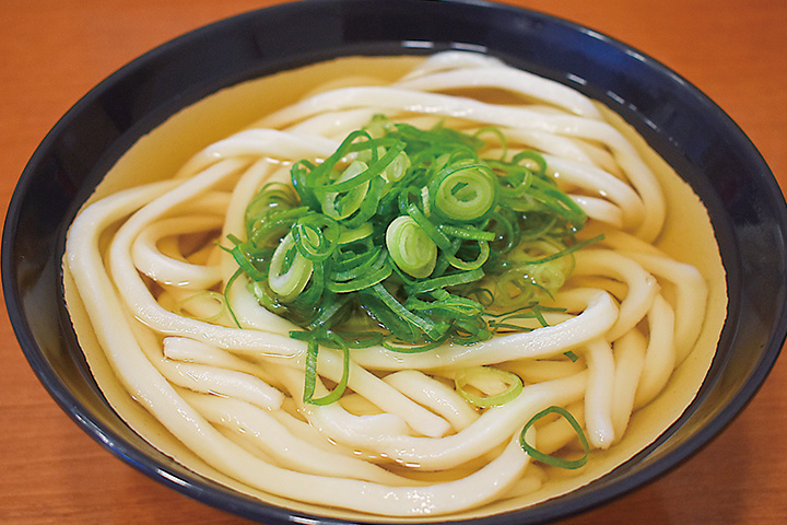 手づくりにこだわっています。かけうどん420円