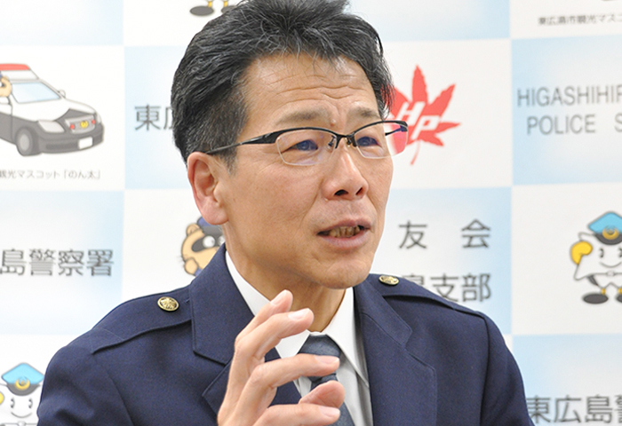 インタビューに応じる東広島警察・大野勝俊新署長